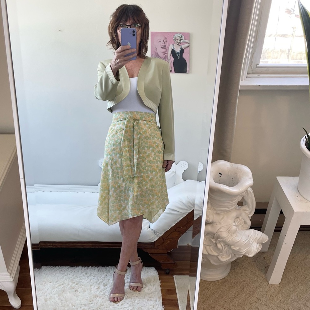 GREEN YELLOW WHITE PRINT SKIRT ARYMETRIC LINED ZIPPER TIE BELT OPEN FIT